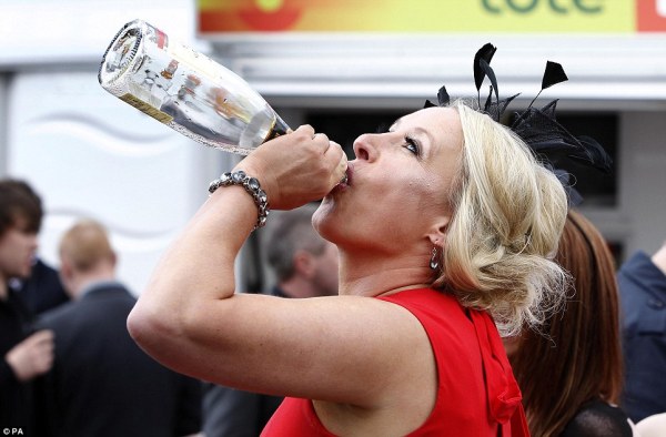 article-2129221-1294C5B7000005DC-609_964x634